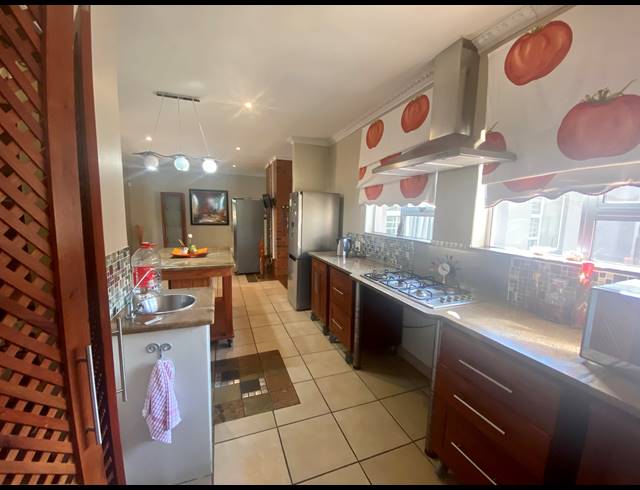 4 BEDROOM HOUSE TO LET IN MEER EN SEE